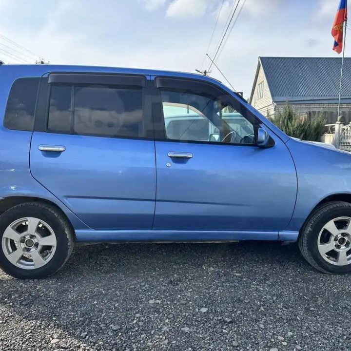 Nissan Cube, 2001