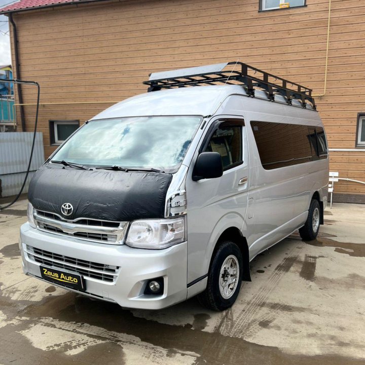 Toyota Hiace, 2010