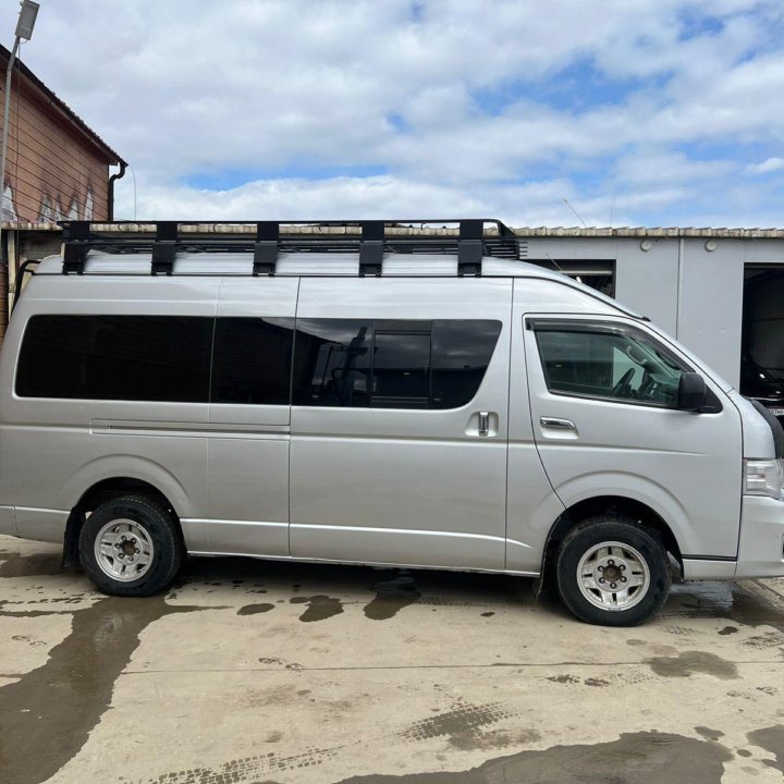 Toyota Hiace, 2010