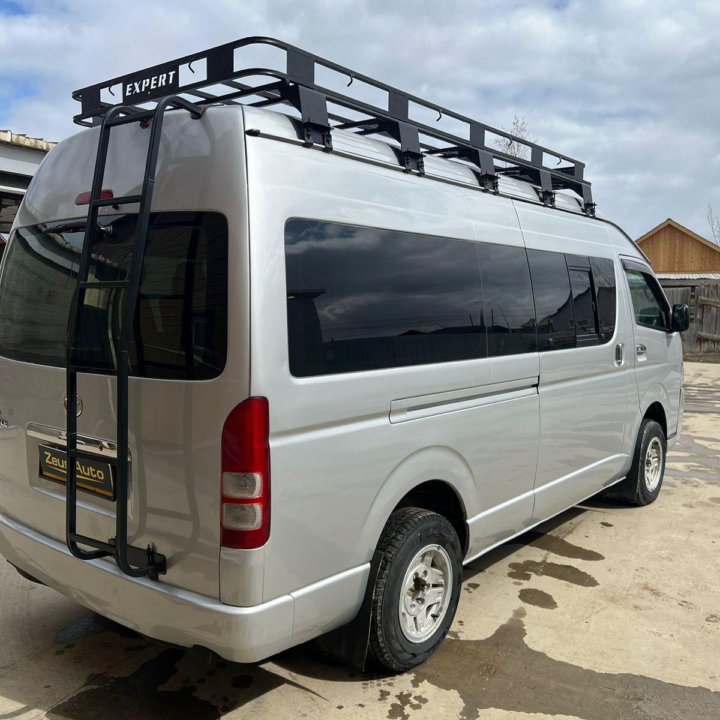 Toyota Hiace, 2010