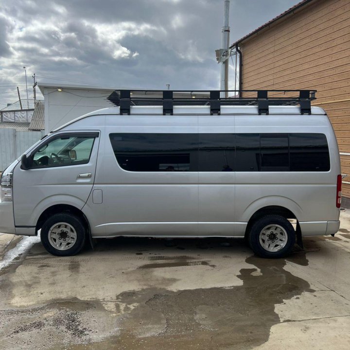 Toyota Hiace, 2010