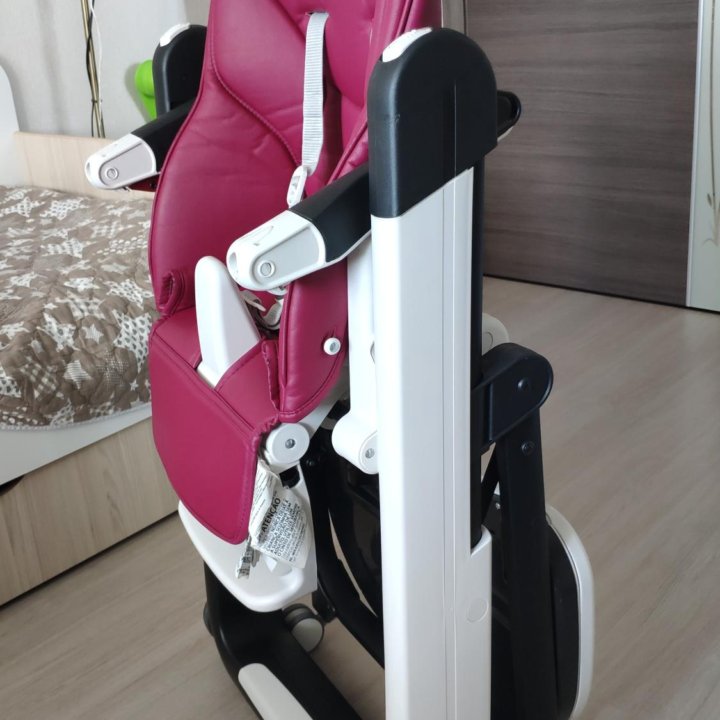 Стульчик для кормления Peg Perego Siesta Follow Me