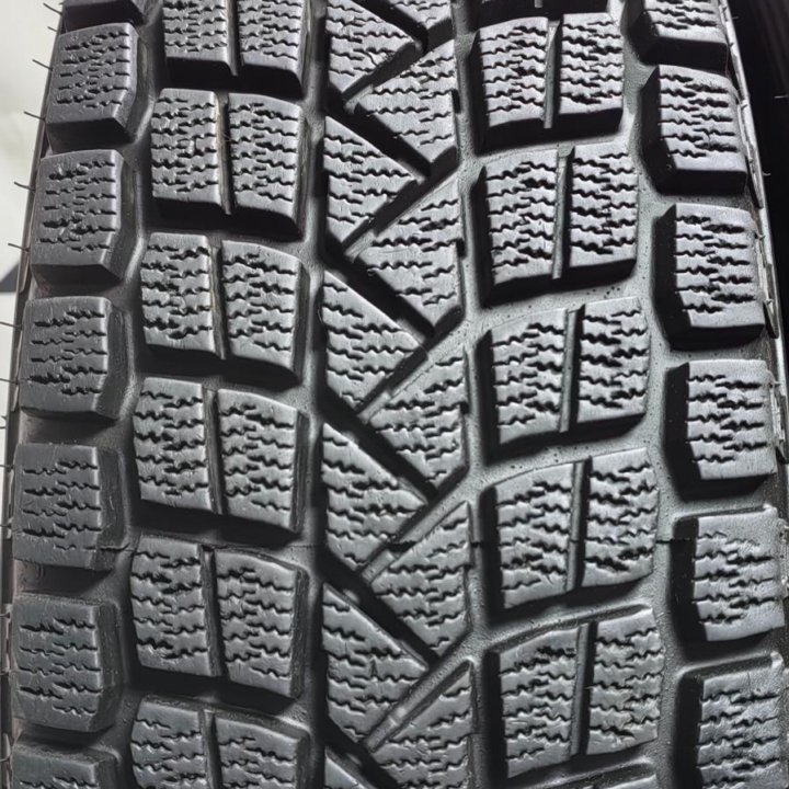 215/75R15 100Q Maxxis Presa Suv Ice