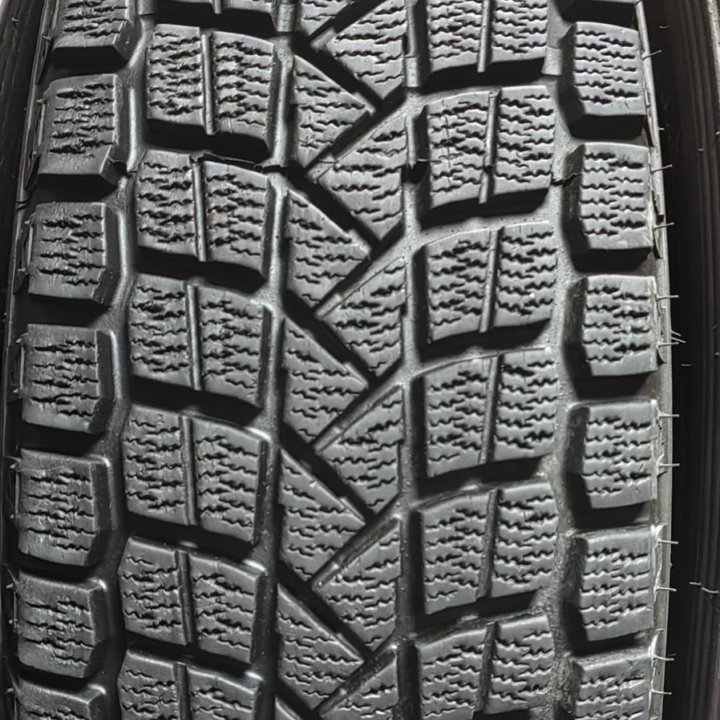 215/75R15 100Q Maxxis Presa Suv Ice