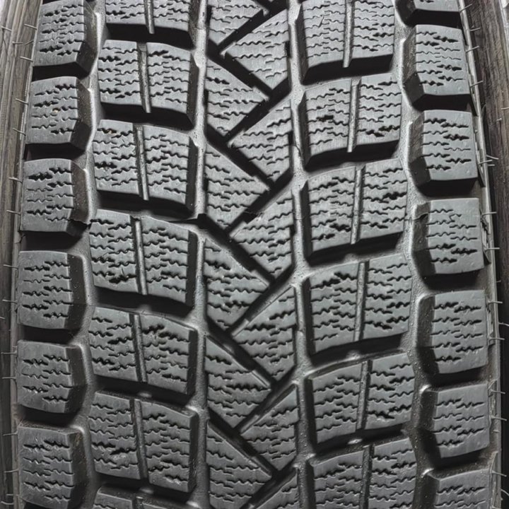 215/75R15 100Q Maxxis Presa Suv Ice