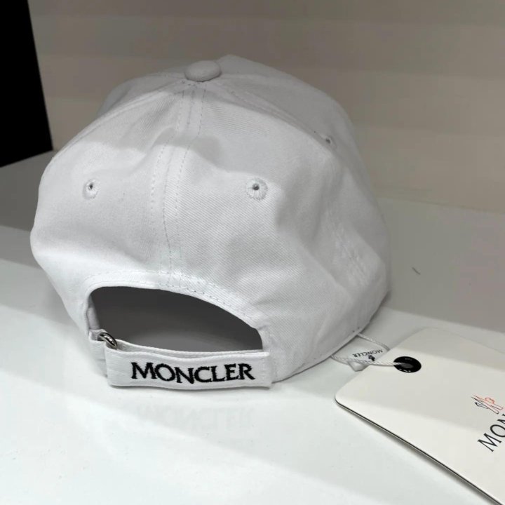 Кепки Moncler