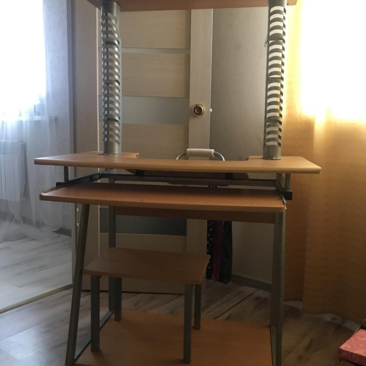 Стол компьютерный