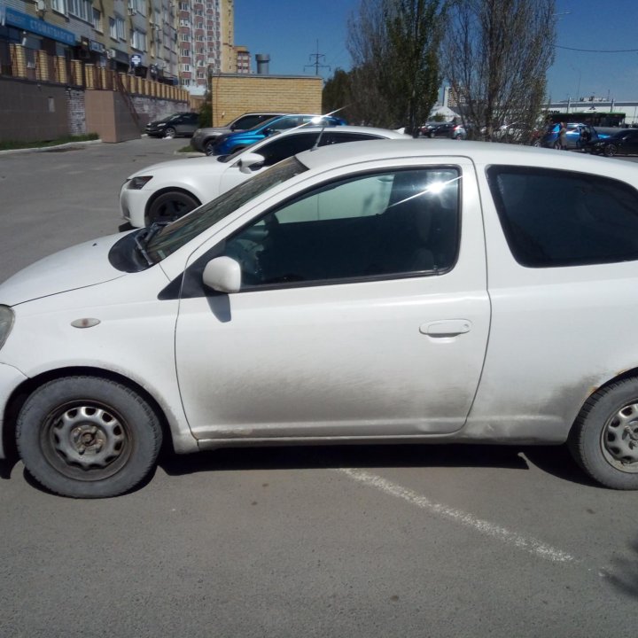 Toyota Vitz, 2000