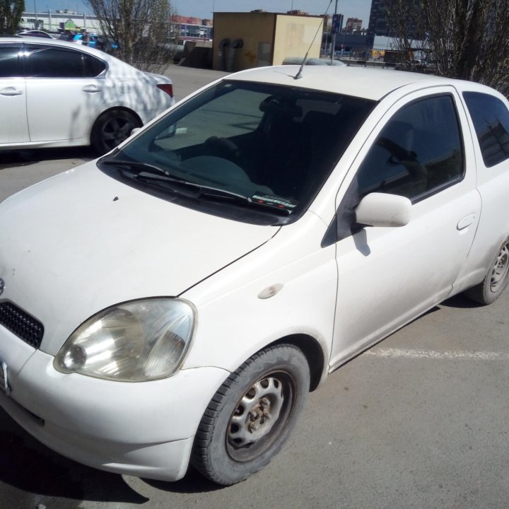 Toyota Vitz, 2000