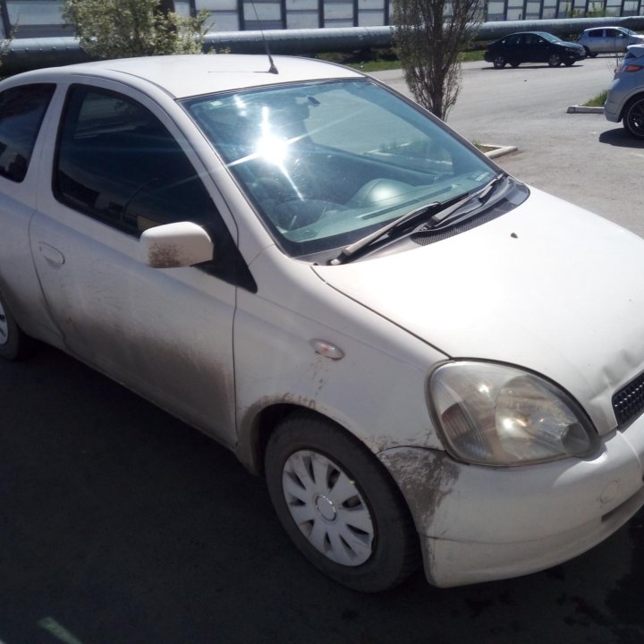 Toyota Vitz, 2000