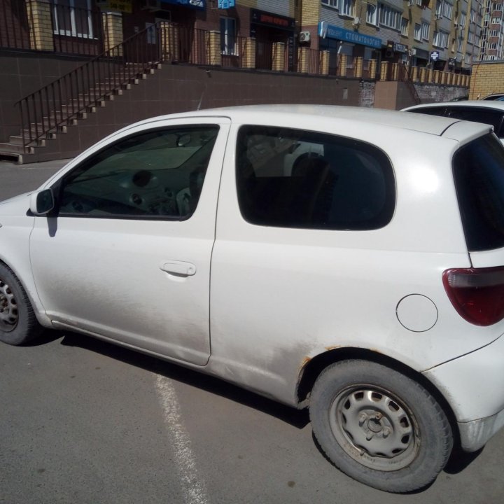 Toyota Vitz, 2000