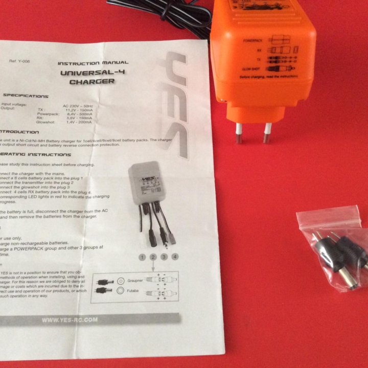 Зарядное устройство Universal 4 Charger Y-006-EU