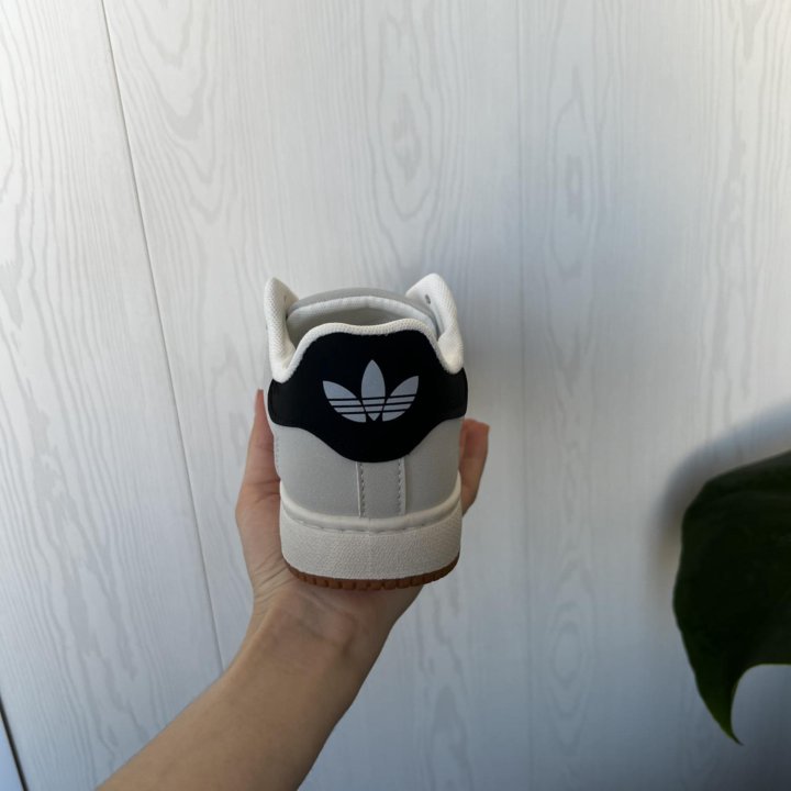 Кроссовки женские adidas новые