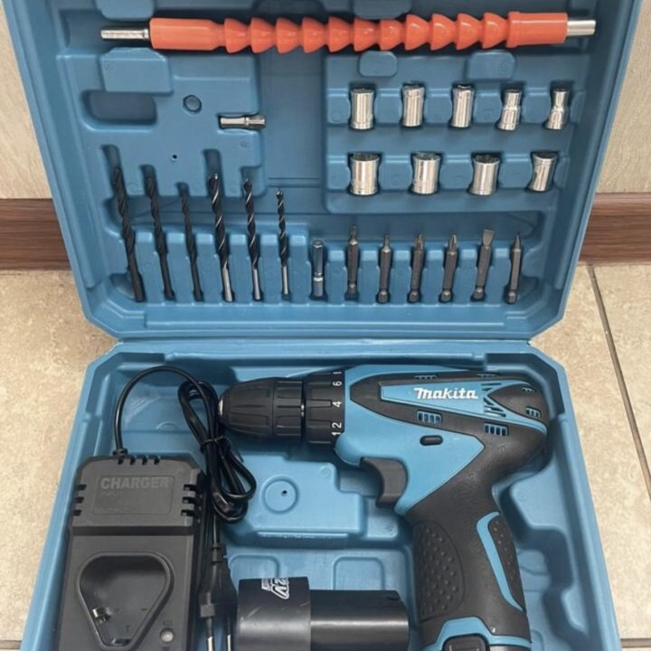 Шуруповерт Makita 12v с набором