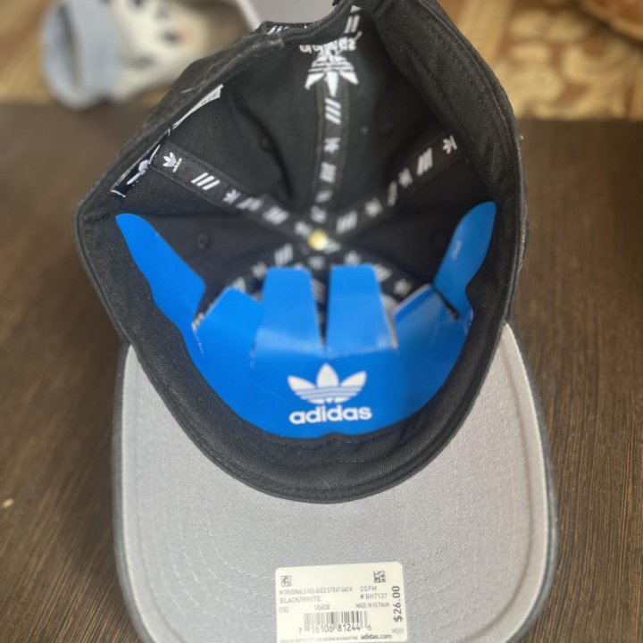 Кепка adidas 2 штуки