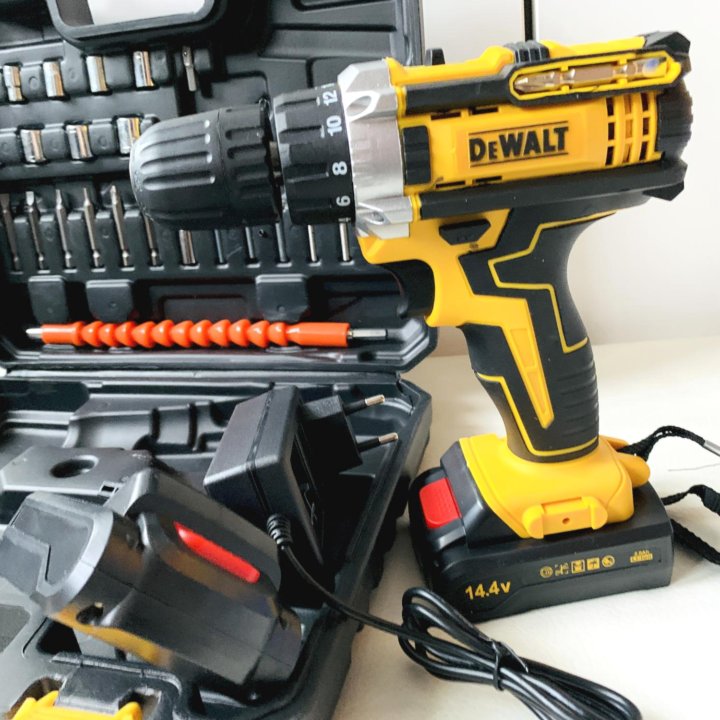 Шуруповерт DeWALT 14 вольт с битами