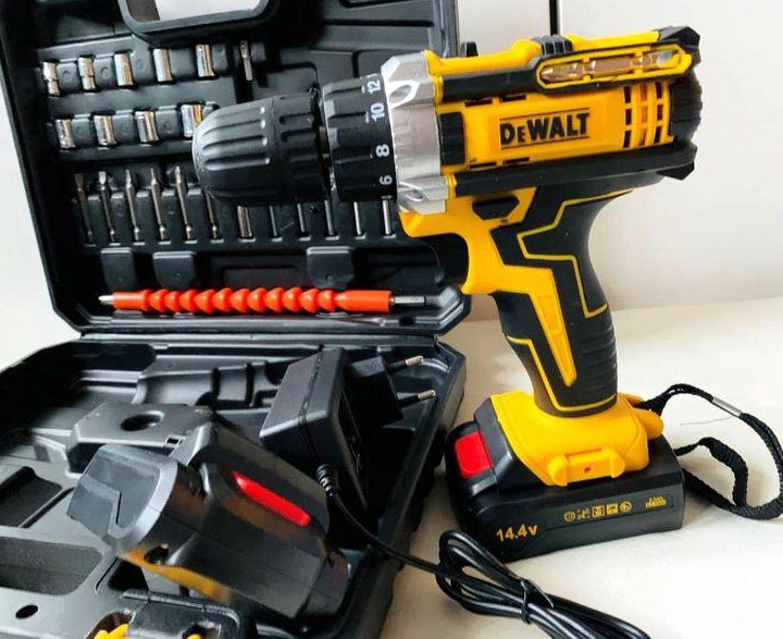 Дрель шуруповерт DeWALT 14V с набором бит