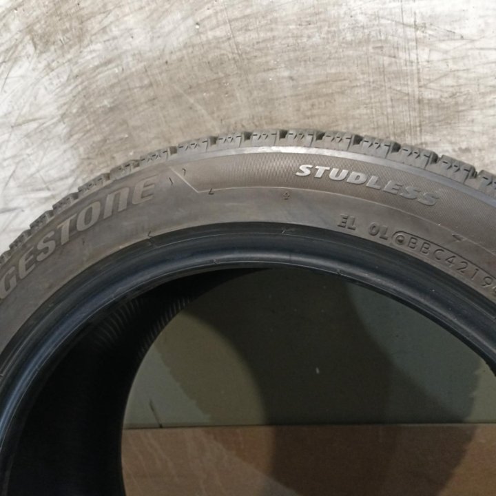 Bridgestone Blizzak VRX2 235/45 R17 пр-во япония