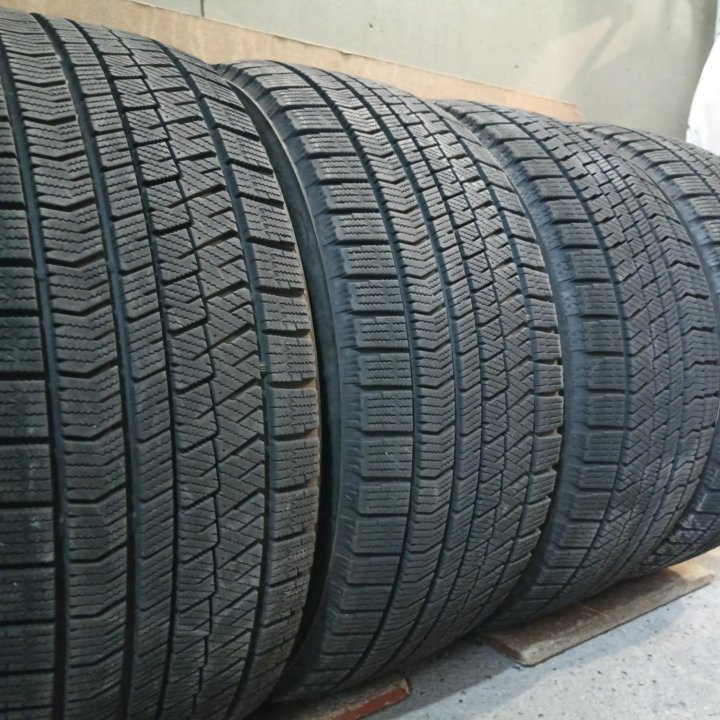 Bridgestone Blizzak VRX2 235/45 R17 пр-во япония