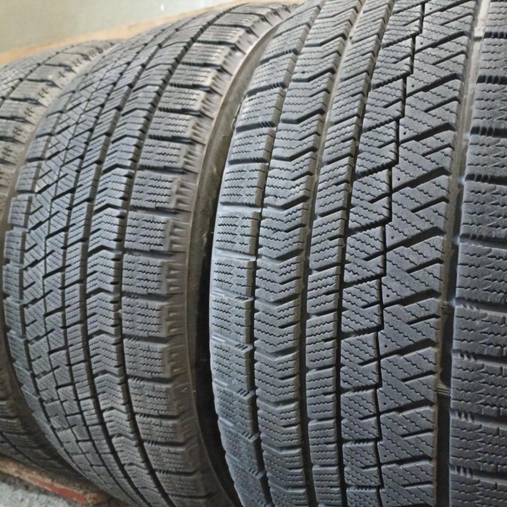 Bridgestone Blizzak VRX2 235/45 R17 пр-во япония