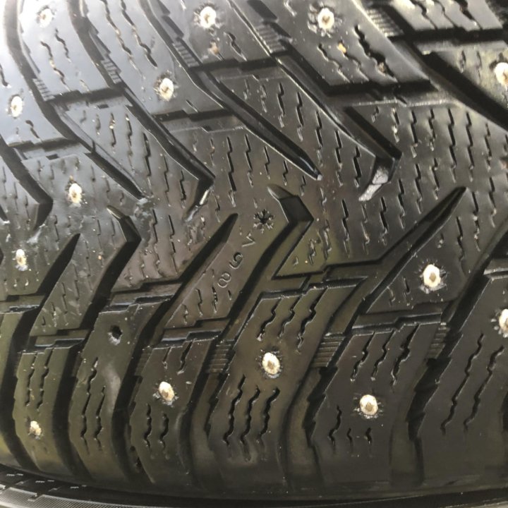 Продам Nokian Hakkapeliitta 8(235/55 R 18), зима