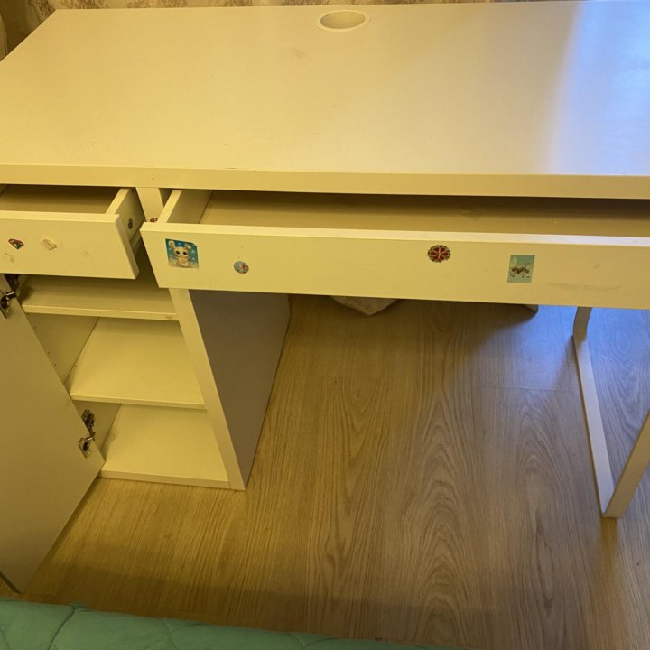 Письменный стол IKEA micke 105x50