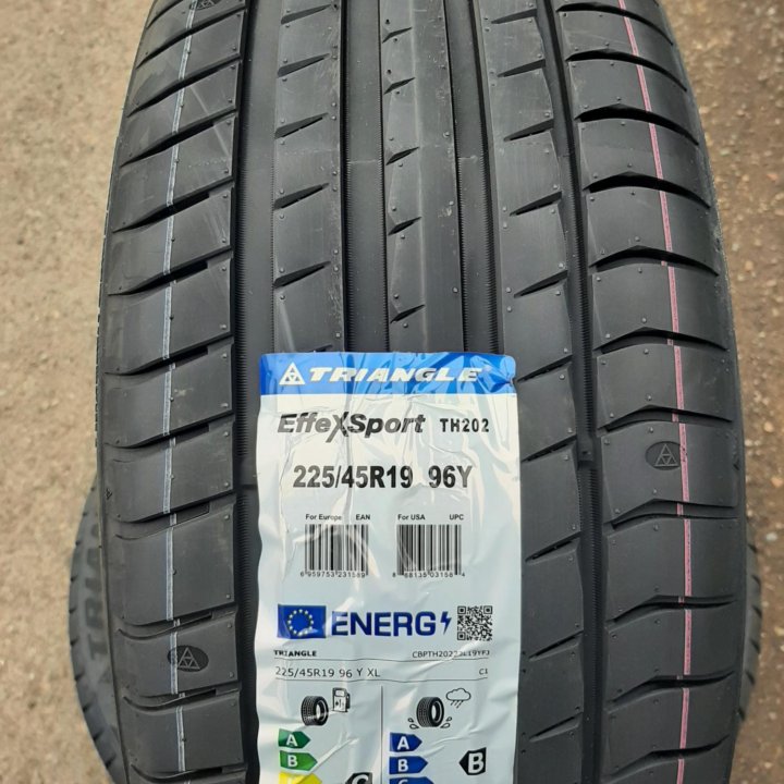 225/45 R19 96Y Triangle EffeXSport TH202