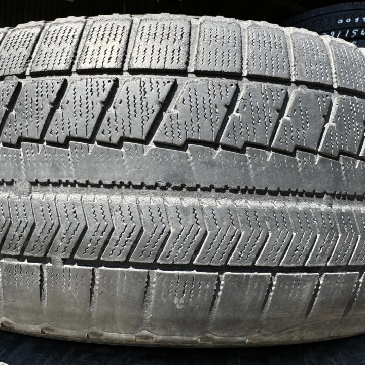 215/55 R17 Bridgestone Blizzak VRX