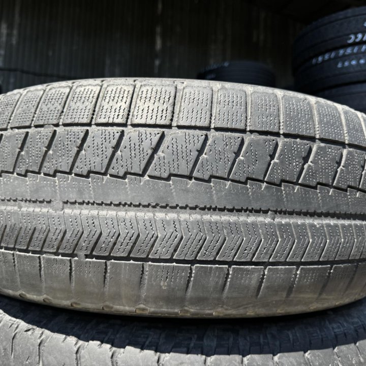 215/55 R17 Bridgestone Blizzak VRX