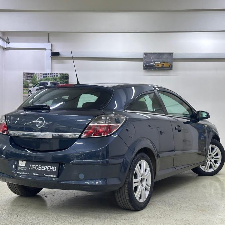 Opel Astra, 2010