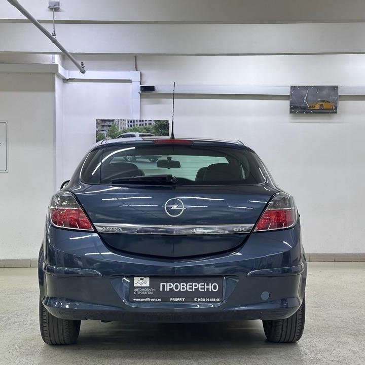 Opel Astra, 2010