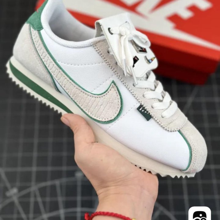 Кроссовки Nike cortez