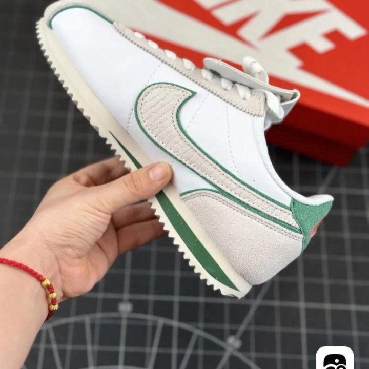 Кроссовки Nike cortez