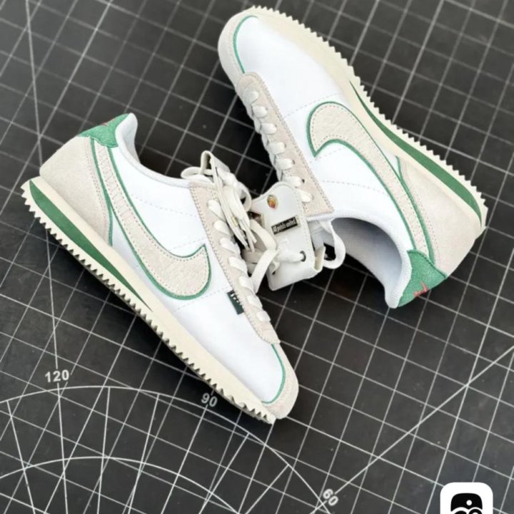 Кроссовки Nike cortez