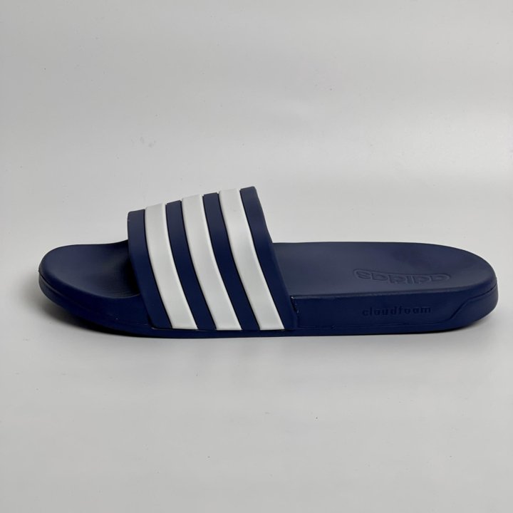 Тапочки / сланцы Adidas