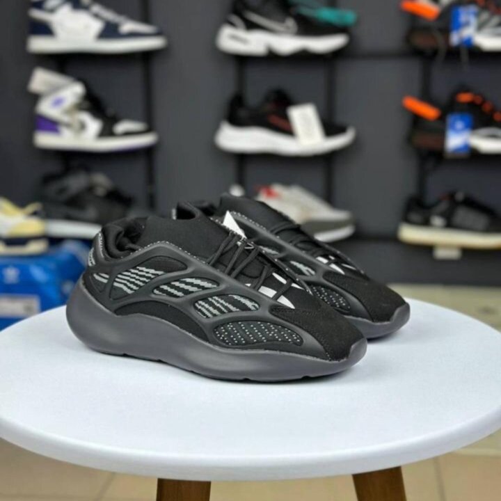 Кроссовки Adidas Yeezy Boost 700