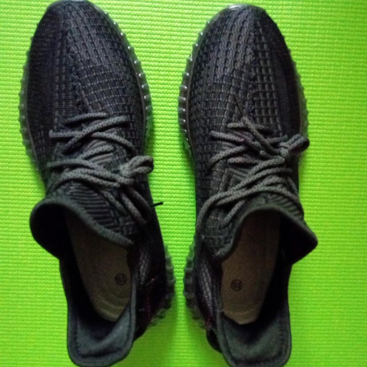 Кроссовки Yeezy новые размер 42-43