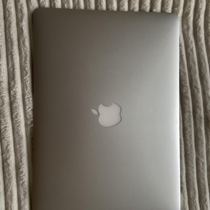 MacBook Air (13-inch, 2017)