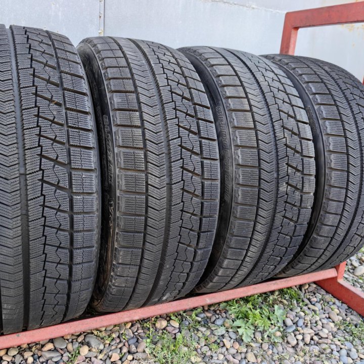 Комплект Bridgestone Blizzak VRX 225/40 r18 