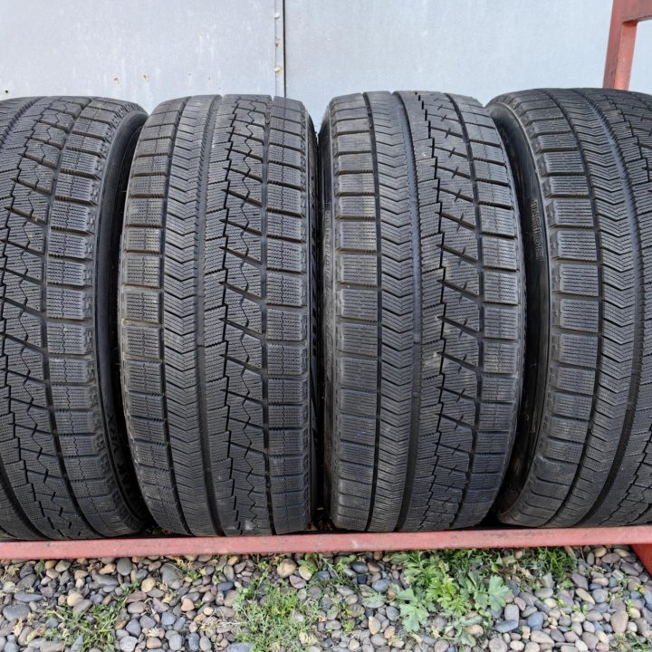 Комплект Bridgestone Blizzak VRX 225/40 r18 