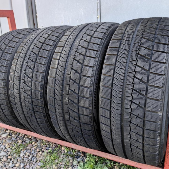 Комплект Bridgestone Blizzak VRX 225/40 r18 