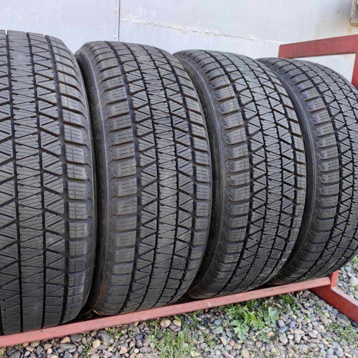 Комплект шин Bridgestone Blizzak DM-V3 225/55 R18 