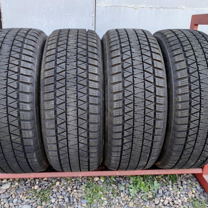 Комплект шин Bridgestone Blizzak DM-V3 225/55 R18 