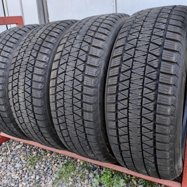 Комплект шин Bridgestone Blizzak DM-V3 225/55 R18 