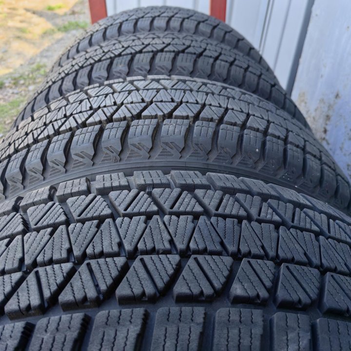 Комплект шин Bridgestone Blizzak DM-V3 225/55 R18 