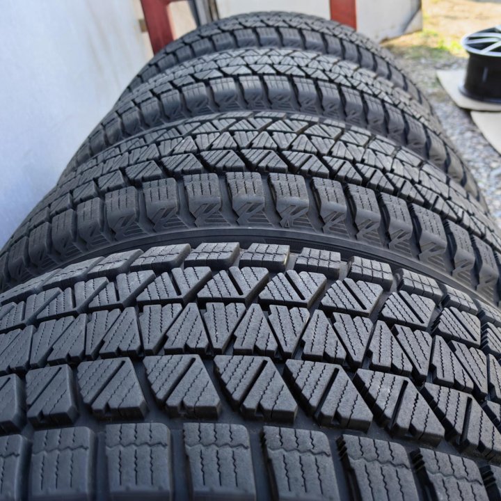 Комплект шин Bridgestone Blizzak DM-V3 225/55 R18 