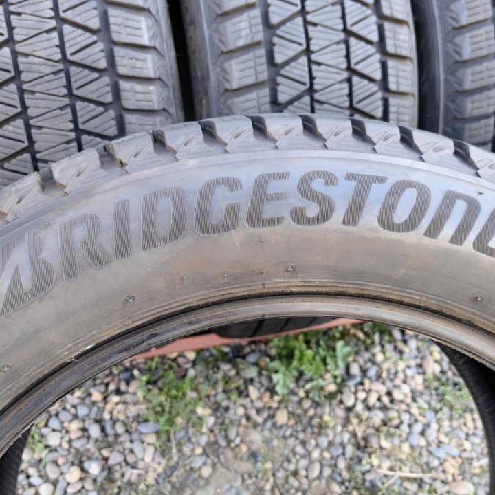 Комплект шин Bridgestone Blizzak DM-V3 225/55 R18 