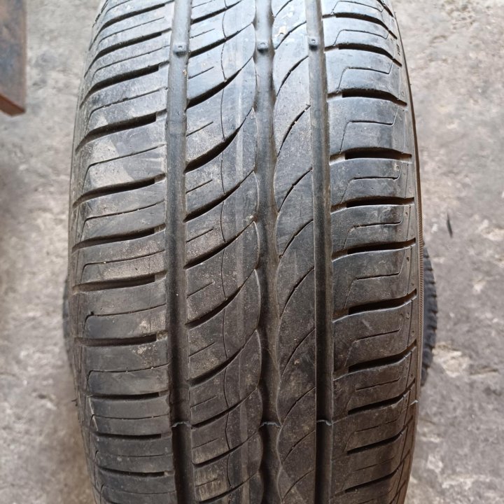 Pirelli 185/60/15 , 1шина