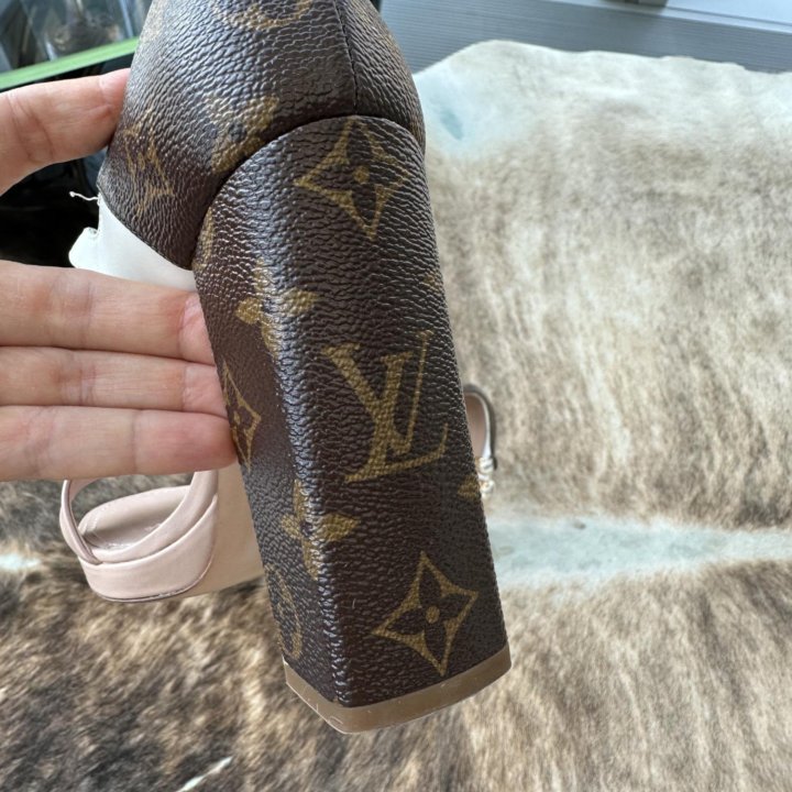 Босоножки Louis Vuitton оригинал