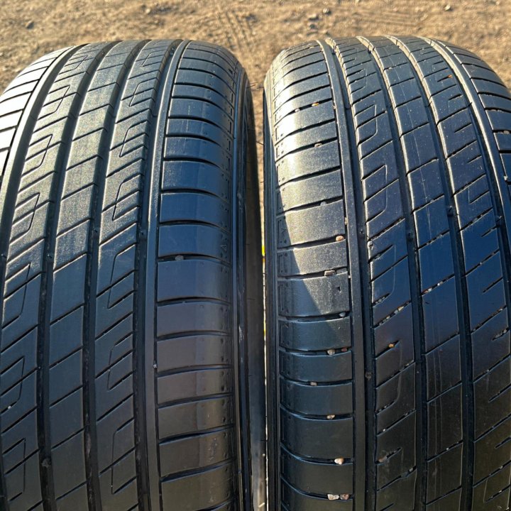 2 шт. Лето Kumho Solus HS63 215/60 R17 96H